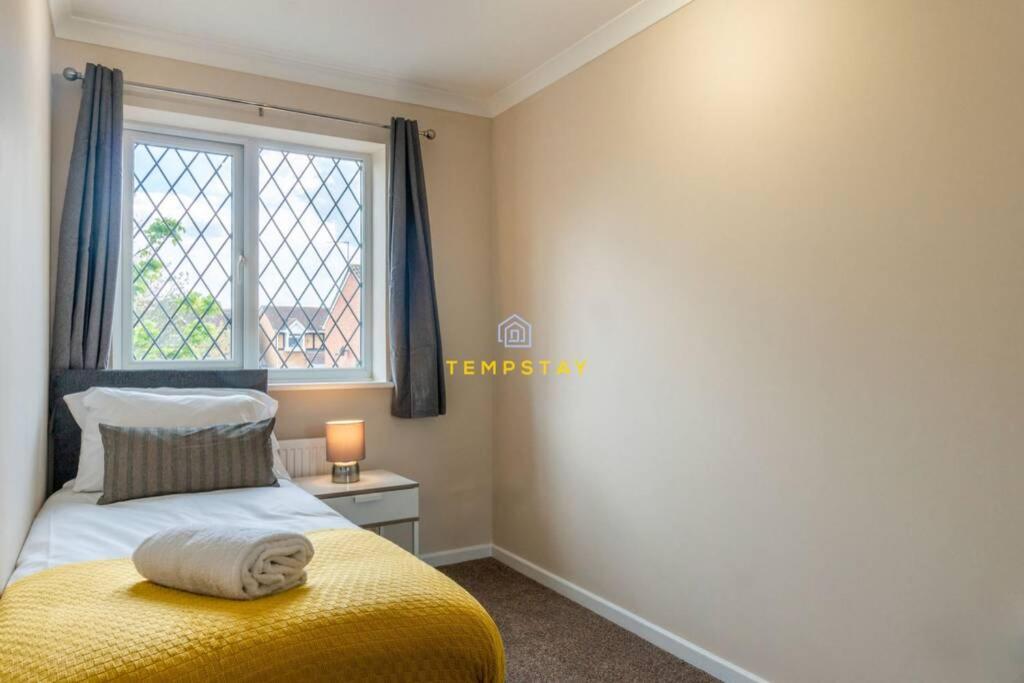 슬라우 Cosy 2 Bed & Free Parking. Near Heathrow/Pinewood 빌라 외부 사진