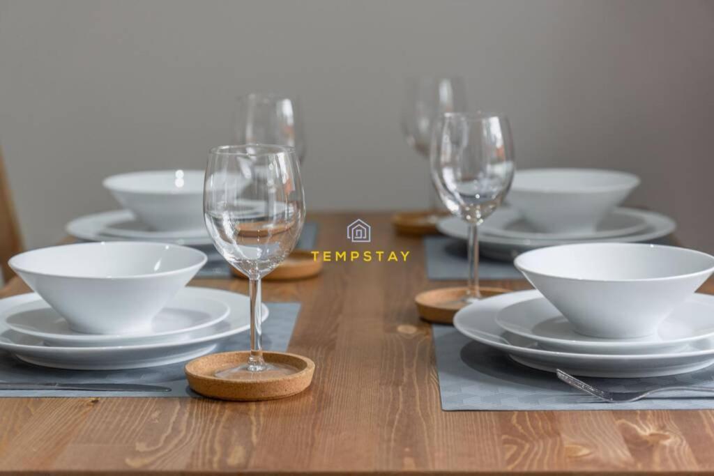 슬라우 Cosy 2 Bed & Free Parking. Near Heathrow/Pinewood 빌라 외부 사진